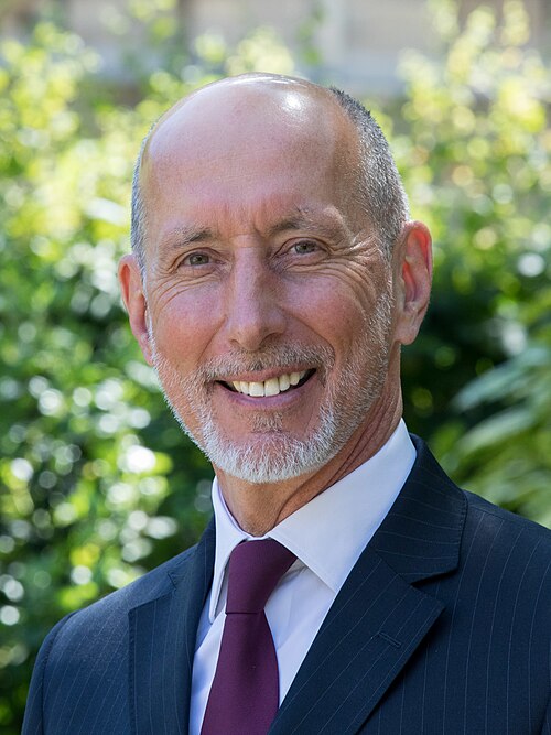 Portrait de Jean-Raymond Hugonet