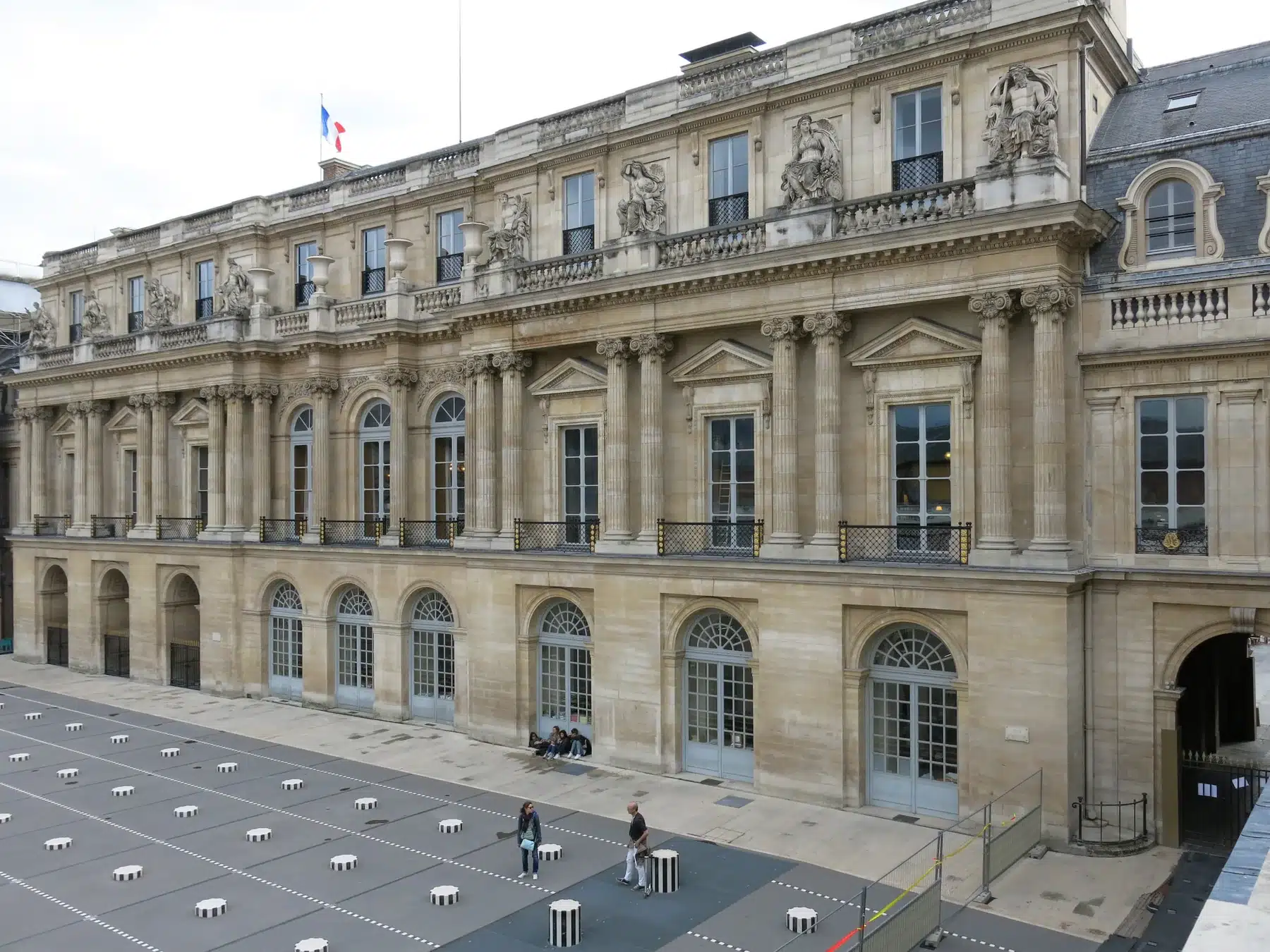 Façade arrière du Conseil d'État donnant sur la cour d'honneur du Palais-Royal