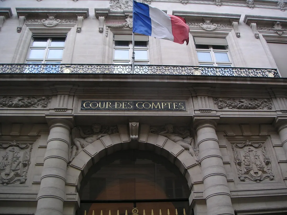 Entrée du palais Cambon, siège de la Cour des comptes, photographiée en 2005