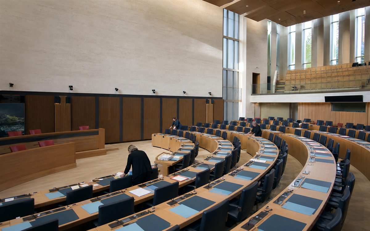 Assemblée territoriale contemporaine préparée avant une délibération publique