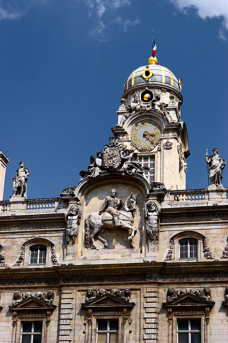 Fronton et beffroi de l’Hôtel de Ville de Lyon photographiés en 2005