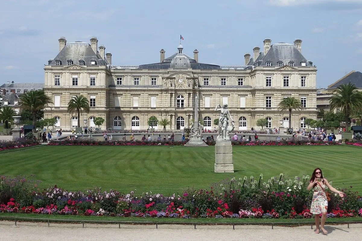 Façade du palais du Luxembourg donnant sur le jardin, photographiée en 2013