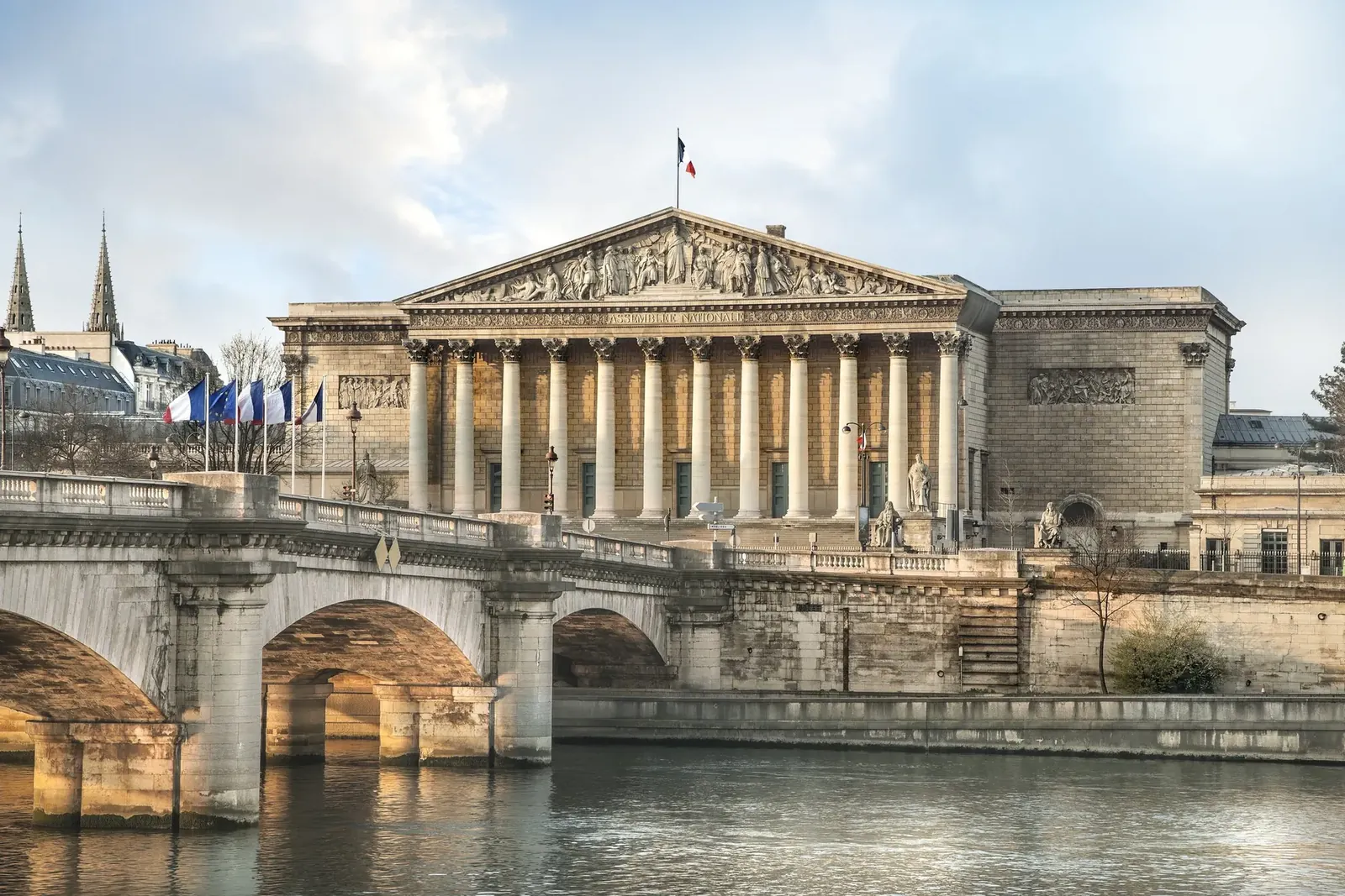 Hémicycle de l’Assemblée nationale, lieu du débat et du vote de la loi